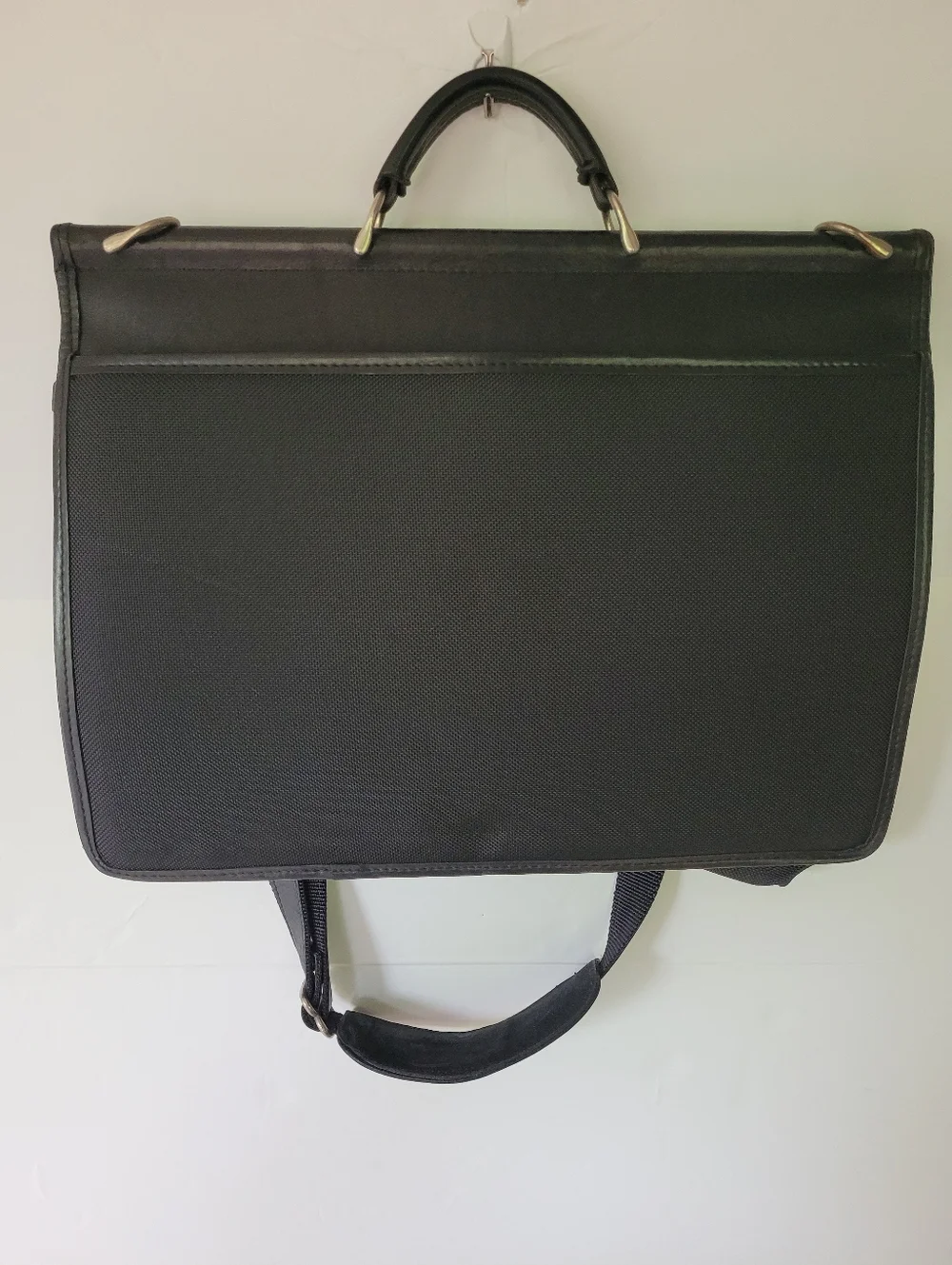 Jack Georges Classic Black Men's Shoulder Bag - Sleek Professional Carry